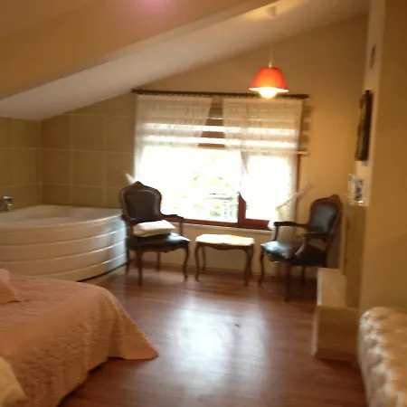 Kuecuek Ev Motel מוטל *